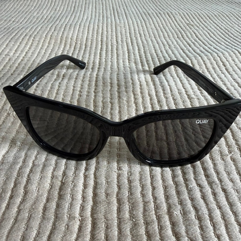Quay Harper 1212 Cat Eye Sunglasses Black Smoke Lens Womens Designer Eyewear UV